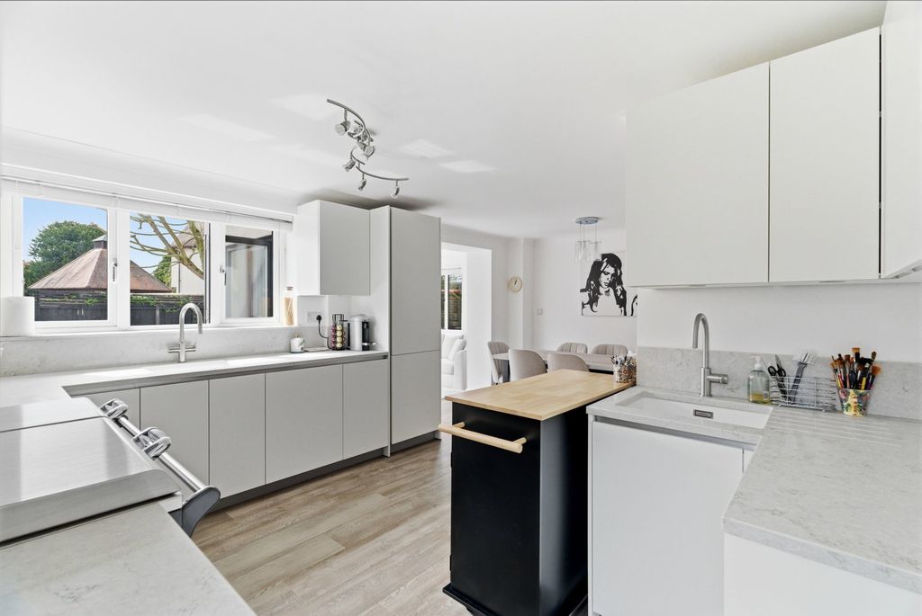 Property photo 2 of 26