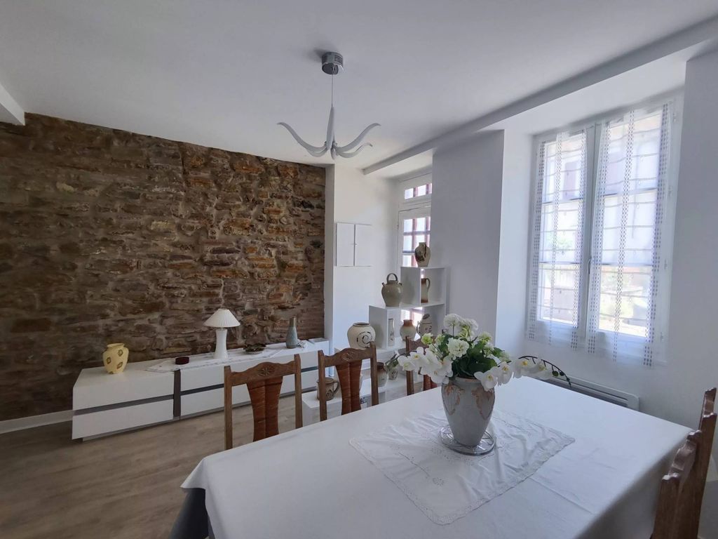 Property photo 3 of 12 A3B693d73c77c8c9d0818794d6203De9