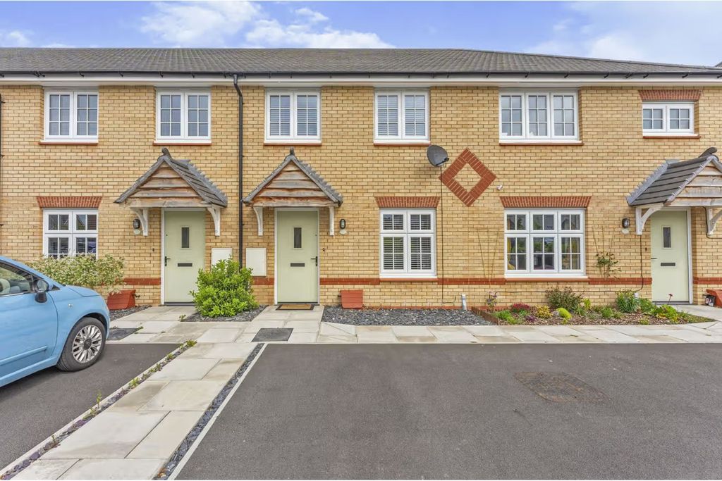 Property photo 1 of 10 Front