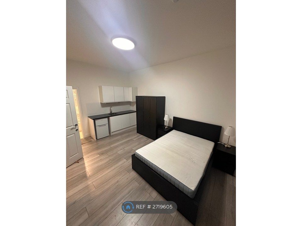 Property photo 2 of 12 Studio With Sharing Cooking