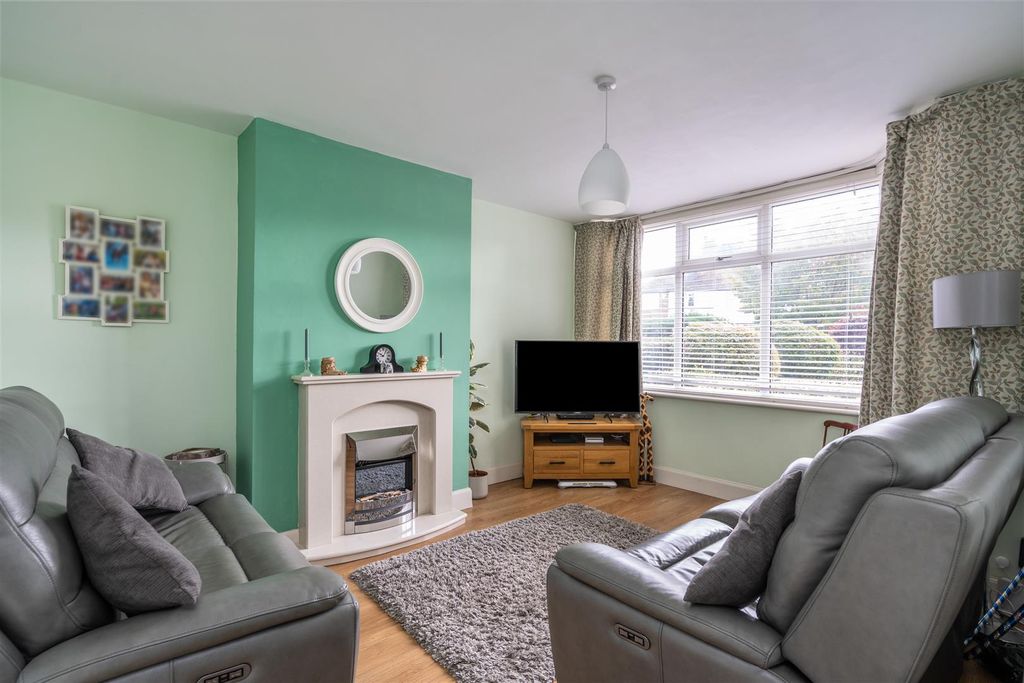 Property photo 3 of 15 1 Broadway_10.Jpg