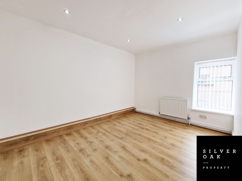 Property photo 3 of 7 7 c (3)