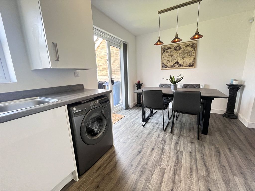 Property photo 3 of 11 Dining Kitchen