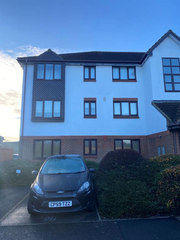 Property photo 1 of 11 Brimfield Road, Watts Wood, Purfleet, Essex, Rm19 1Rq