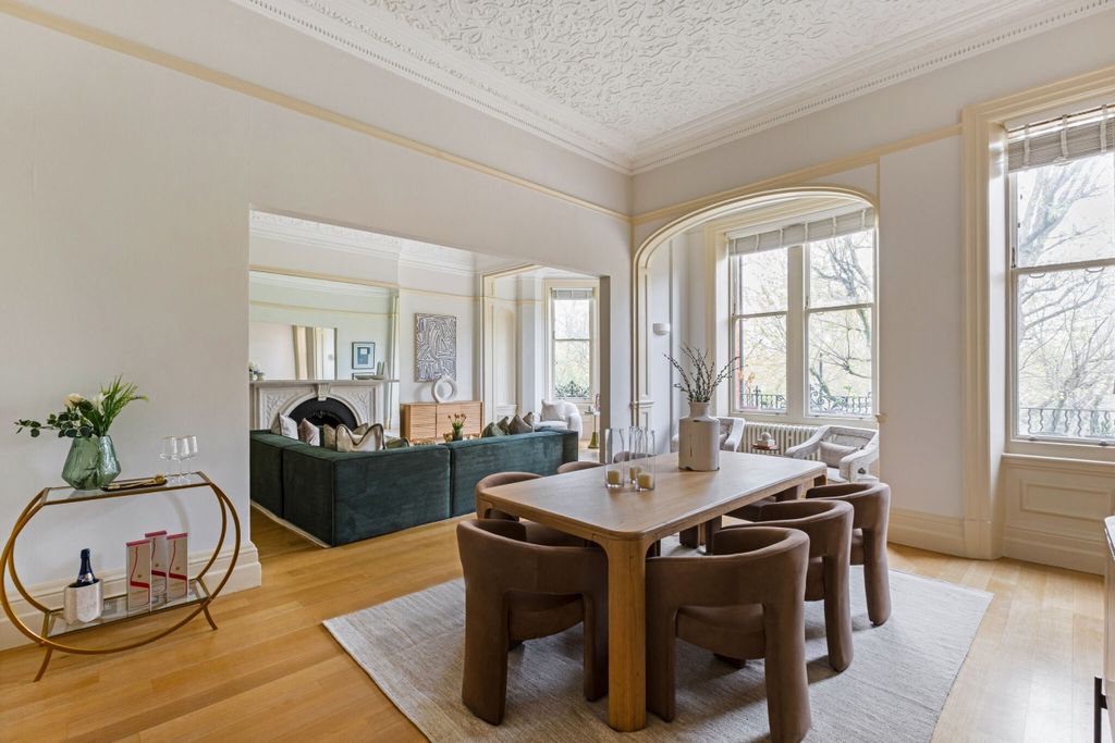 Property photo 2 of 17 Wellington Court