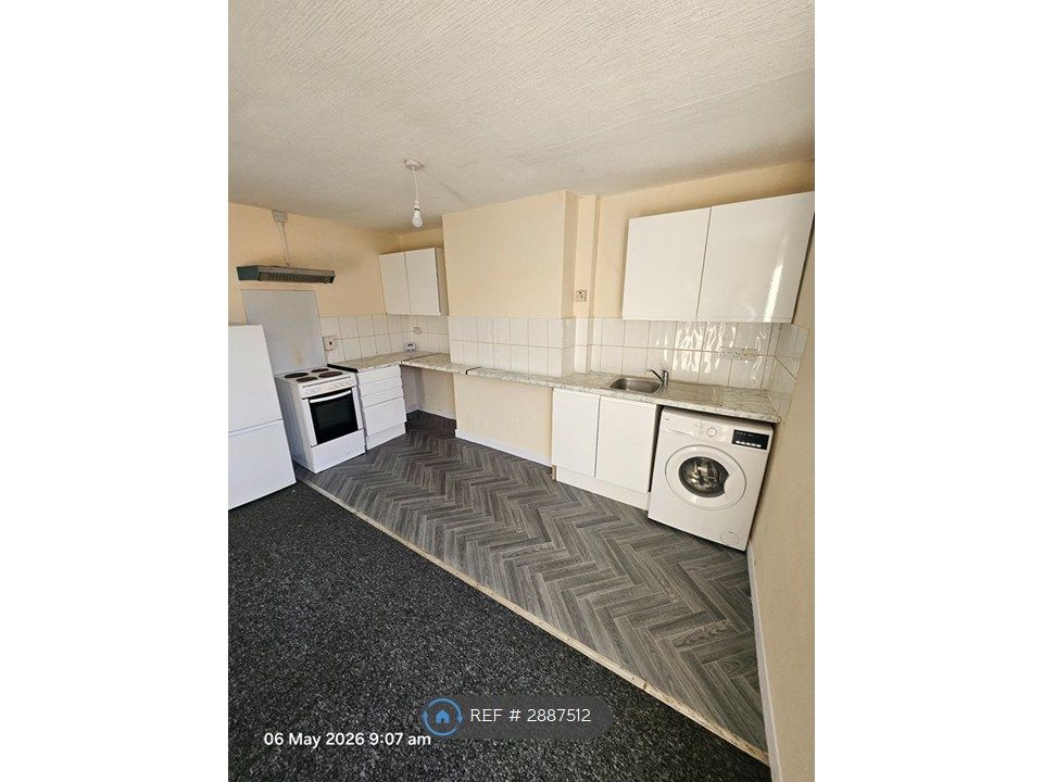 Property photo 2 of 8 Kitchen