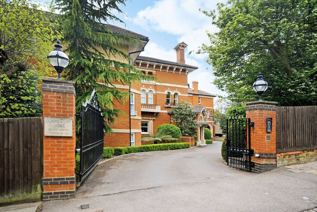 Property photo 1 of 9