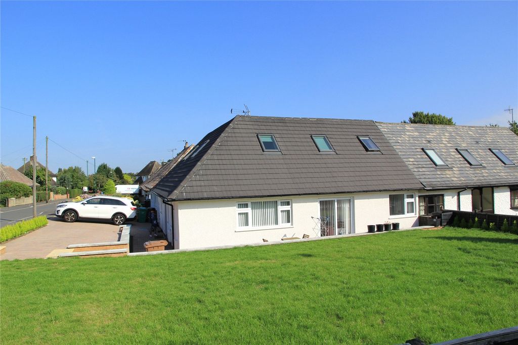 Property photo 2 of 22 Side