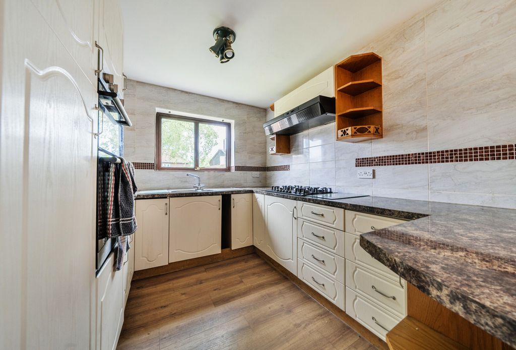Property photo 3 of 9 1478345-19-6A2Fd3...