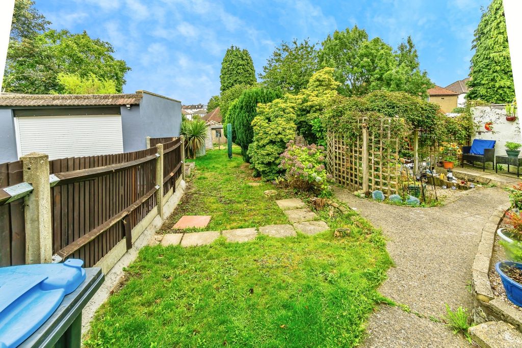 Property photo 2 of 17 Photo