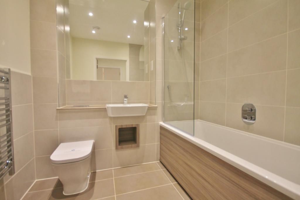 Property photo 3 of 9 Bathroom