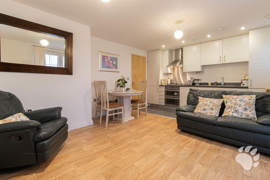 Property photo 2 of 14 Living Room/Kitchen