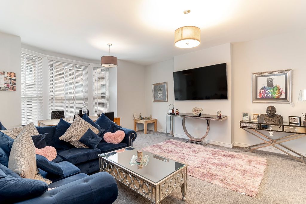 Property photo 2 of 21 Picture No. 33