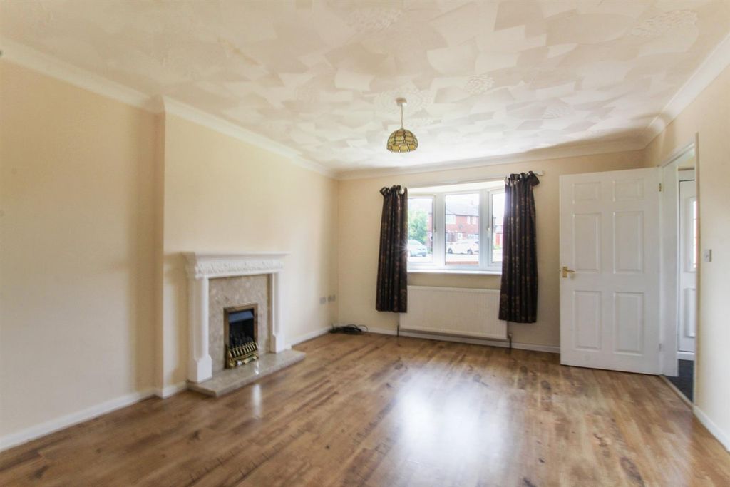 Property photo 3 of 12 4369352