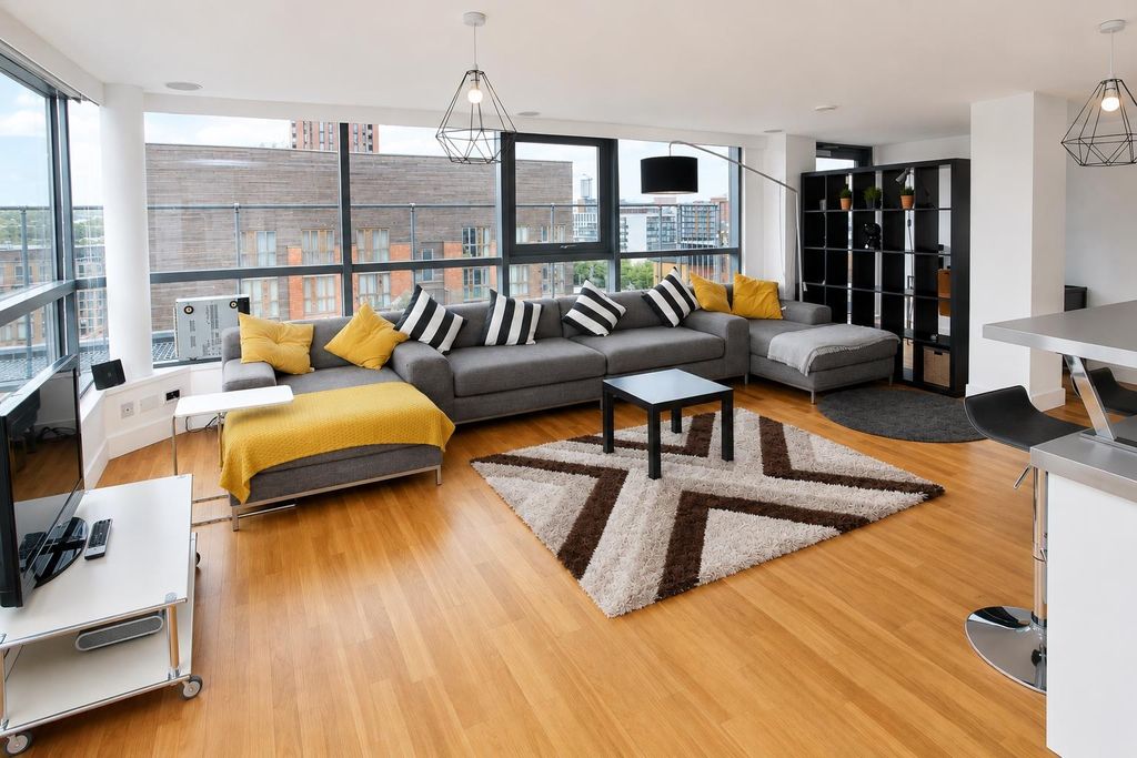 Property photo 3 of 10 Bright, Spacious Lounge With Floor-To-Ceiling Glas...