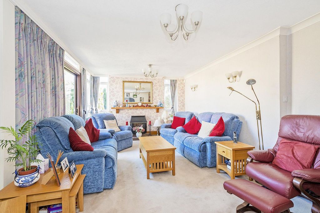 Property photo 3 of 11