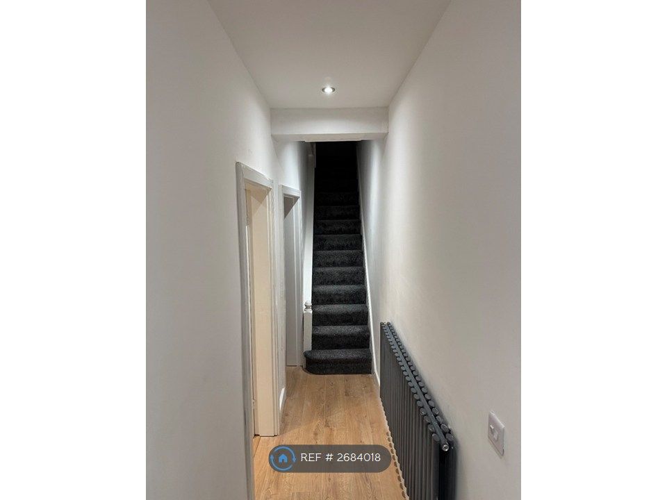 Property photo 3 of 17 Hall