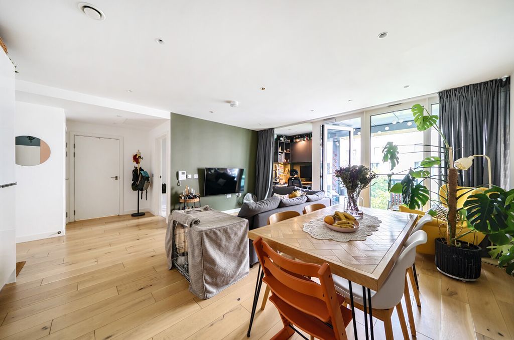 Property photo 2 of 20 1336928-17-689c8A...