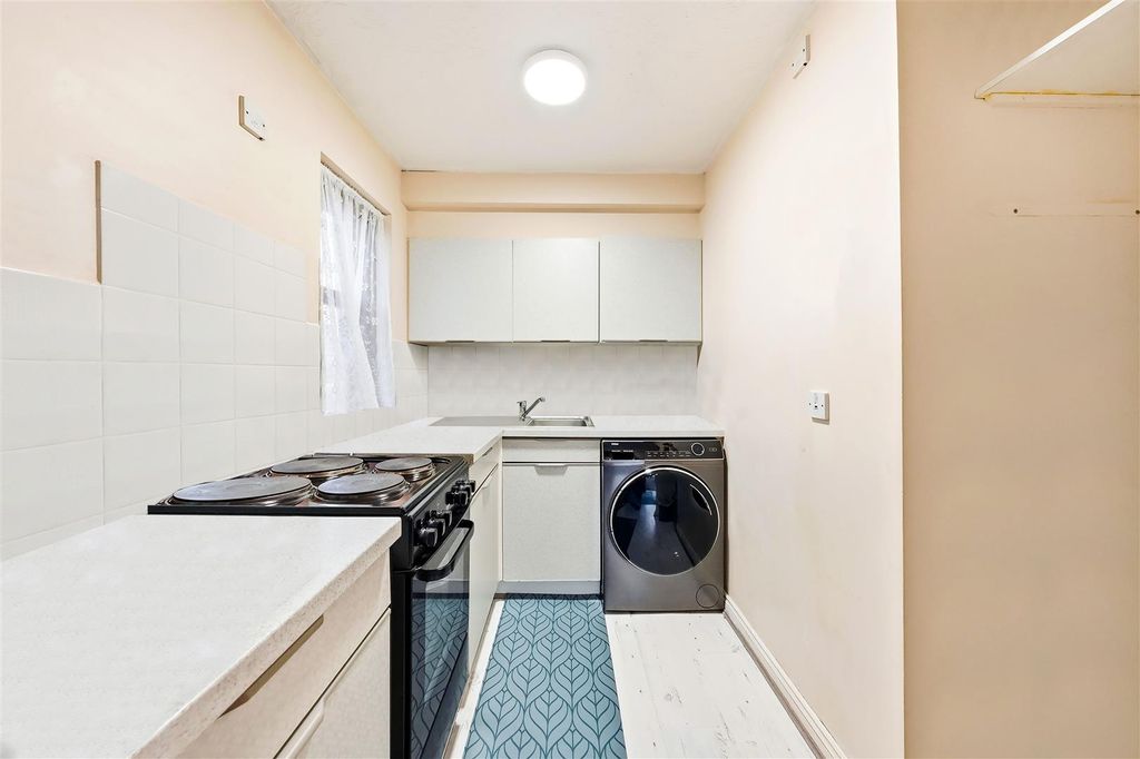 Property photo 2 of 12 Photos-12Dp.Jpg