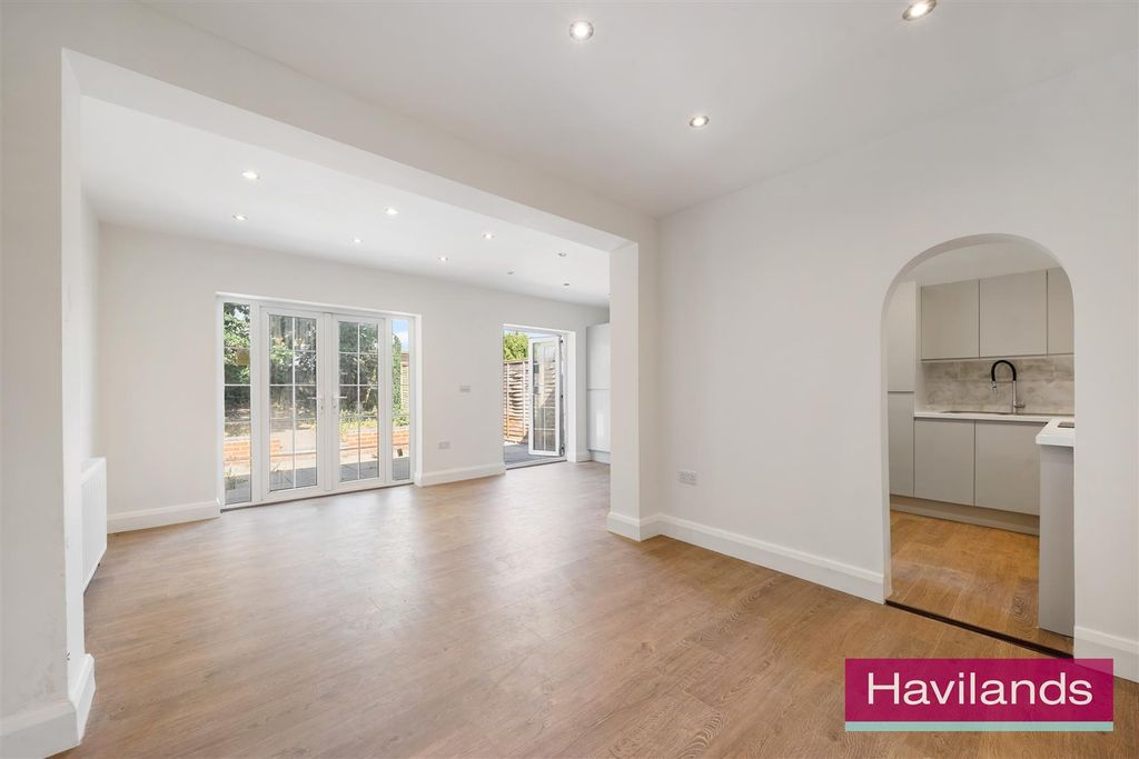 Property photo 3 of 12 Worlds End Lane-1.Jpg