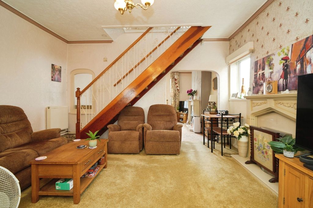 Property photo 3 of 18 Pbox-Img.Jpg