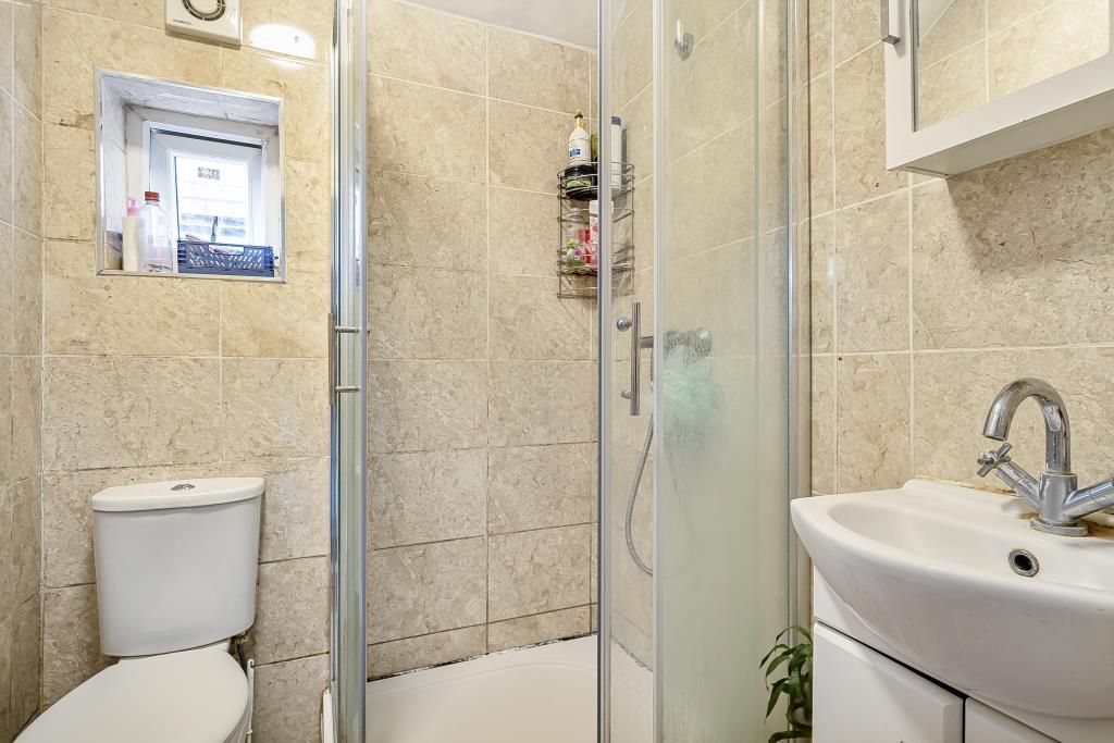 Property photo 2 of 22 Bathroom