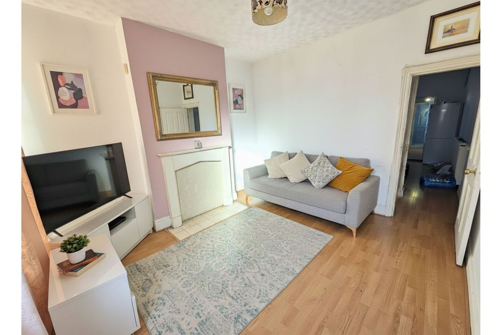 Property photo 2 of 7