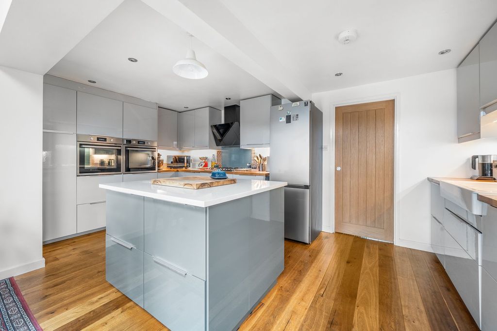 Property photo 3 of 16