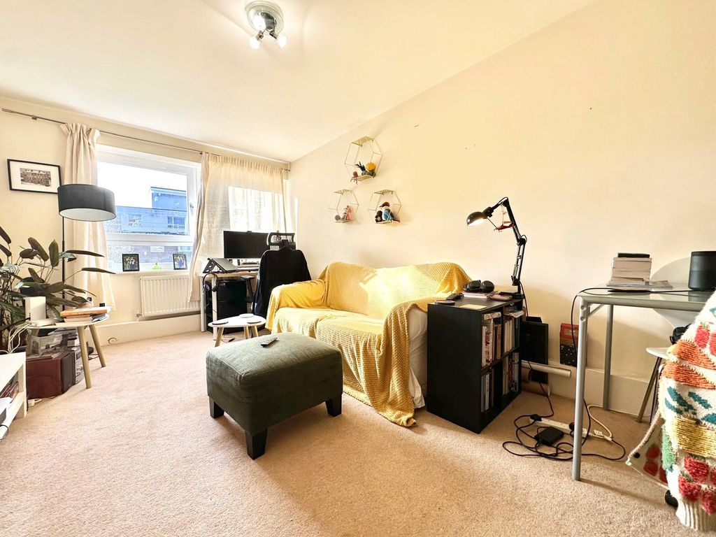 Property photo 3 of 11 Picture No. 14