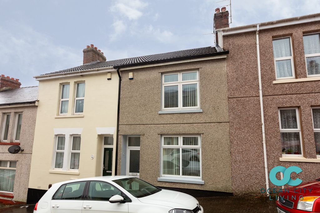 Property photo 1 of 18 Front Aspect