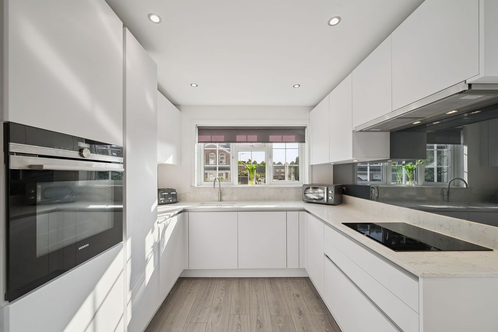 Property photo 3 of 37 Kitchen