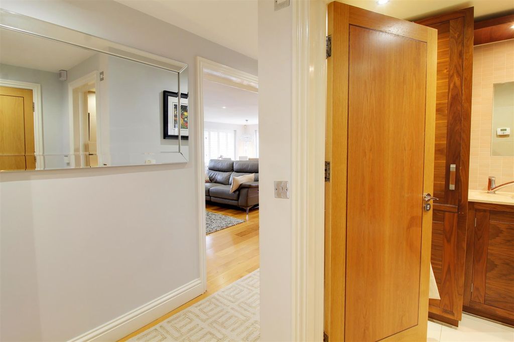 Additional image 15 of 3 bed flat for saleBluebridge Road, Brookmans Park AL9