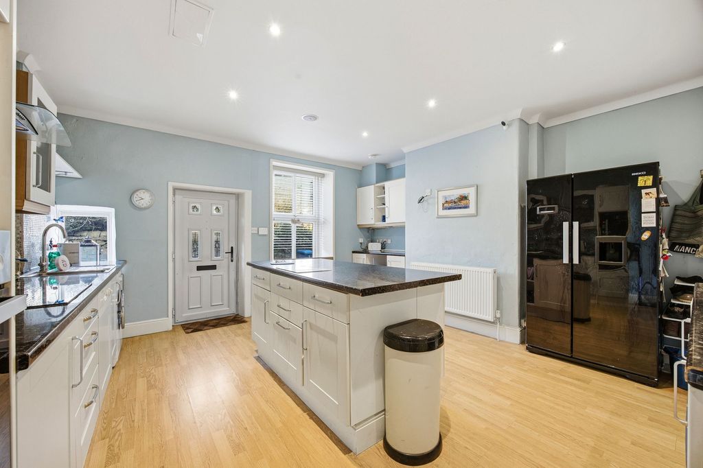 Property photo 3 of 22