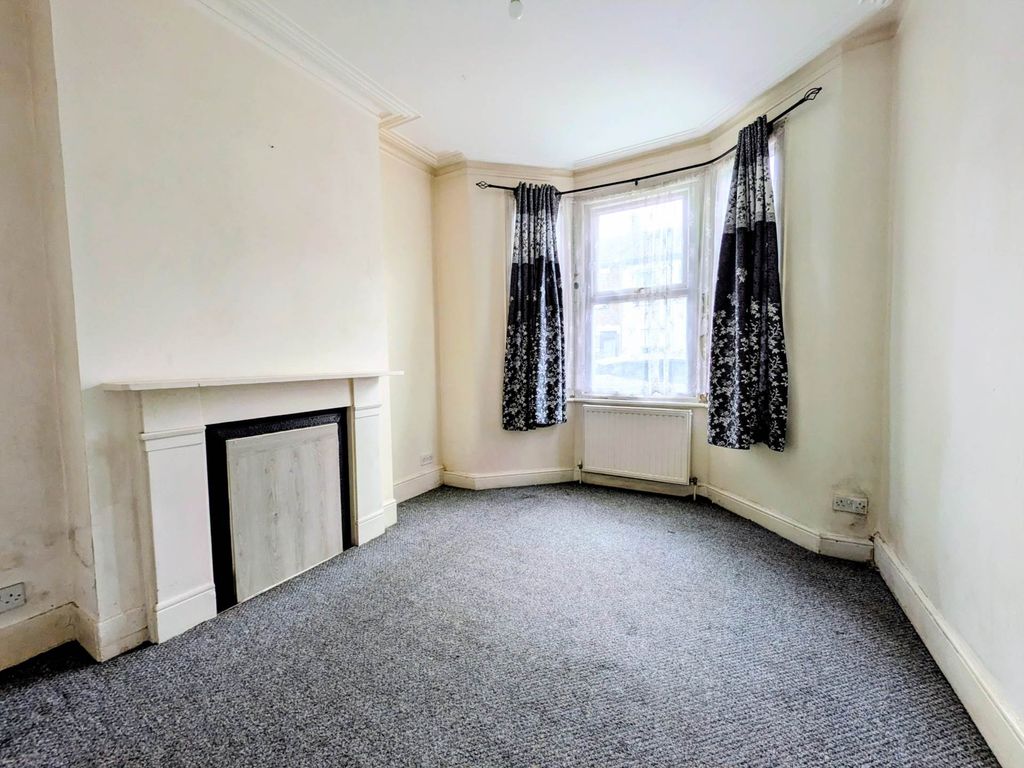 Property photo 3 of 8