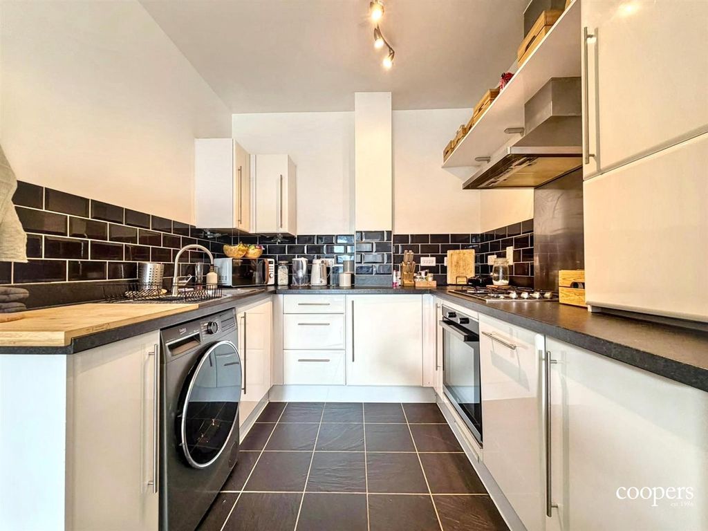 Property photo 3 of 8 Kitchen (10).Jpg