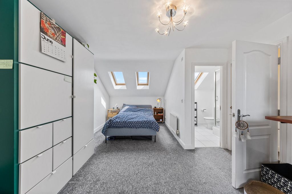 Property photo 2 of 23