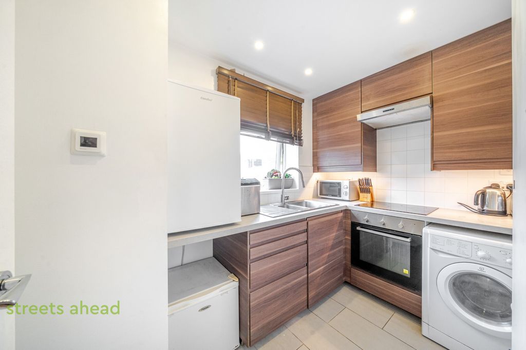 Property photo 2 of 15 1920Bc42-56Bf-442...