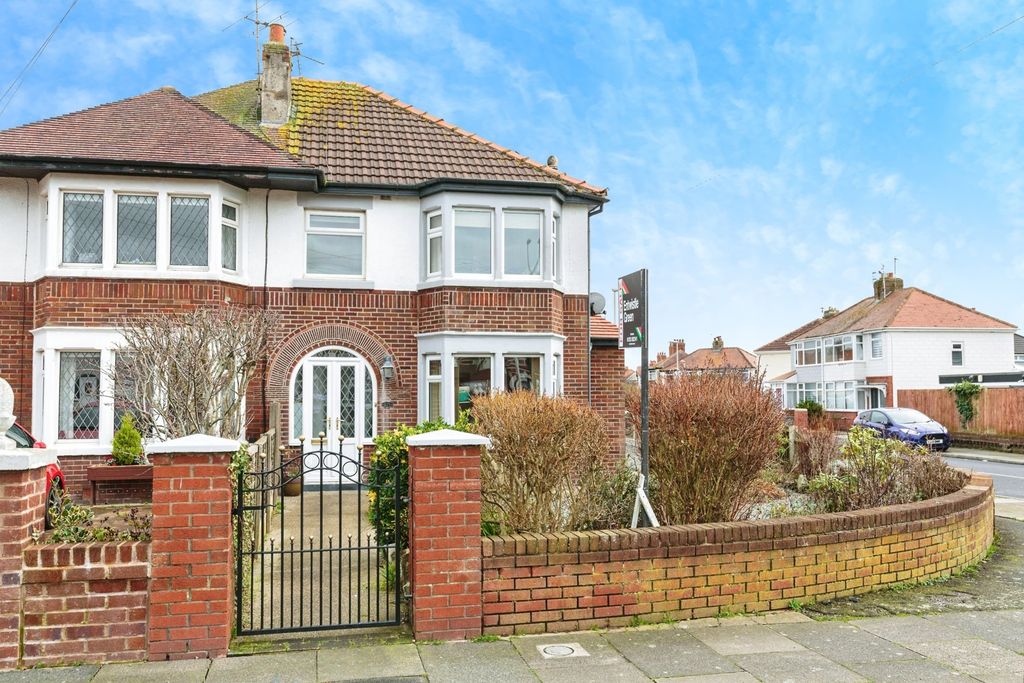 Property photo 2 of 19 Pbox-Img.Jpg