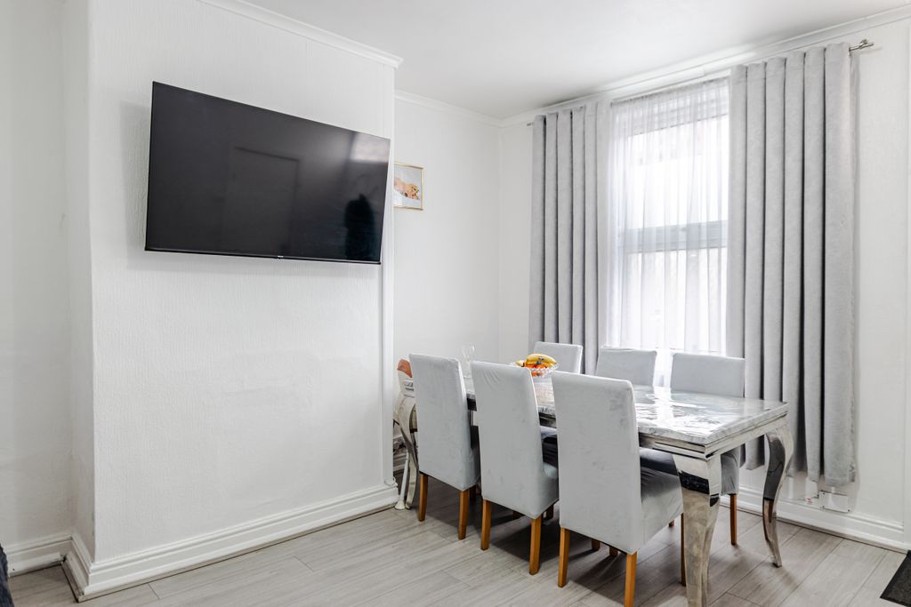 Property photo 2 of 10 Lounge1