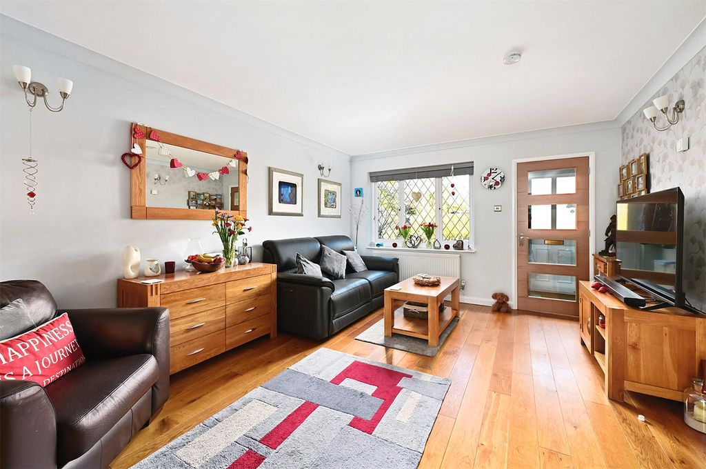 Property photo 3 of 18 Living Room