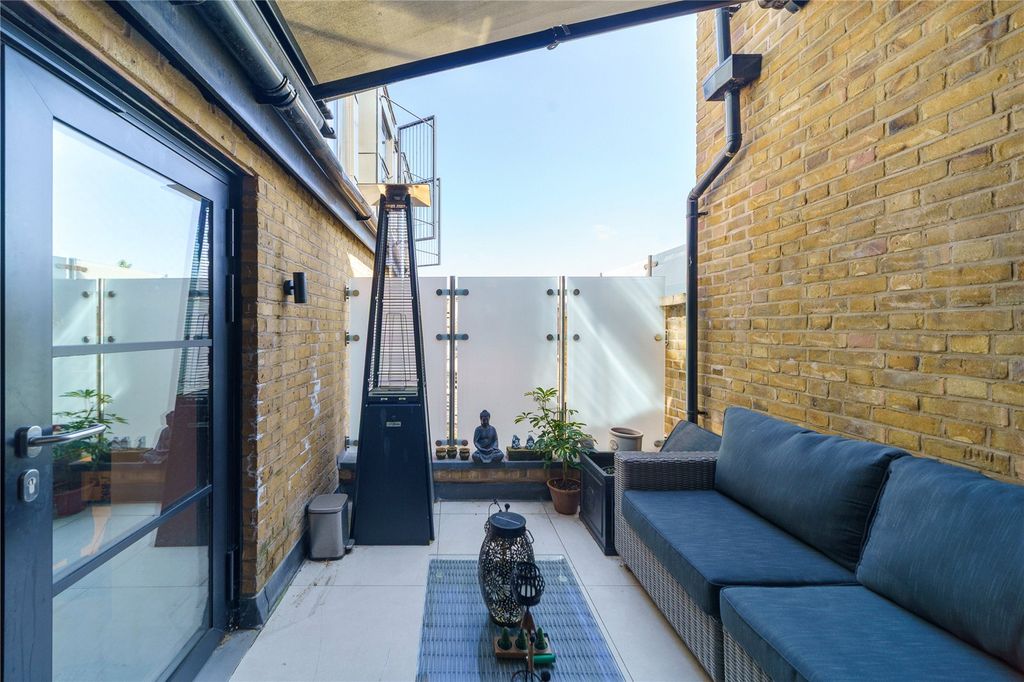 Property photo 3 of 11 Roof Terrace