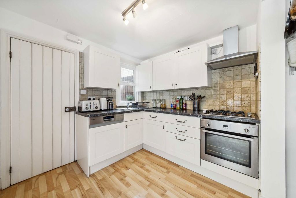 Property photo 3 of 6