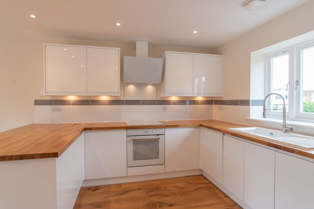 Property photo 3 of 59