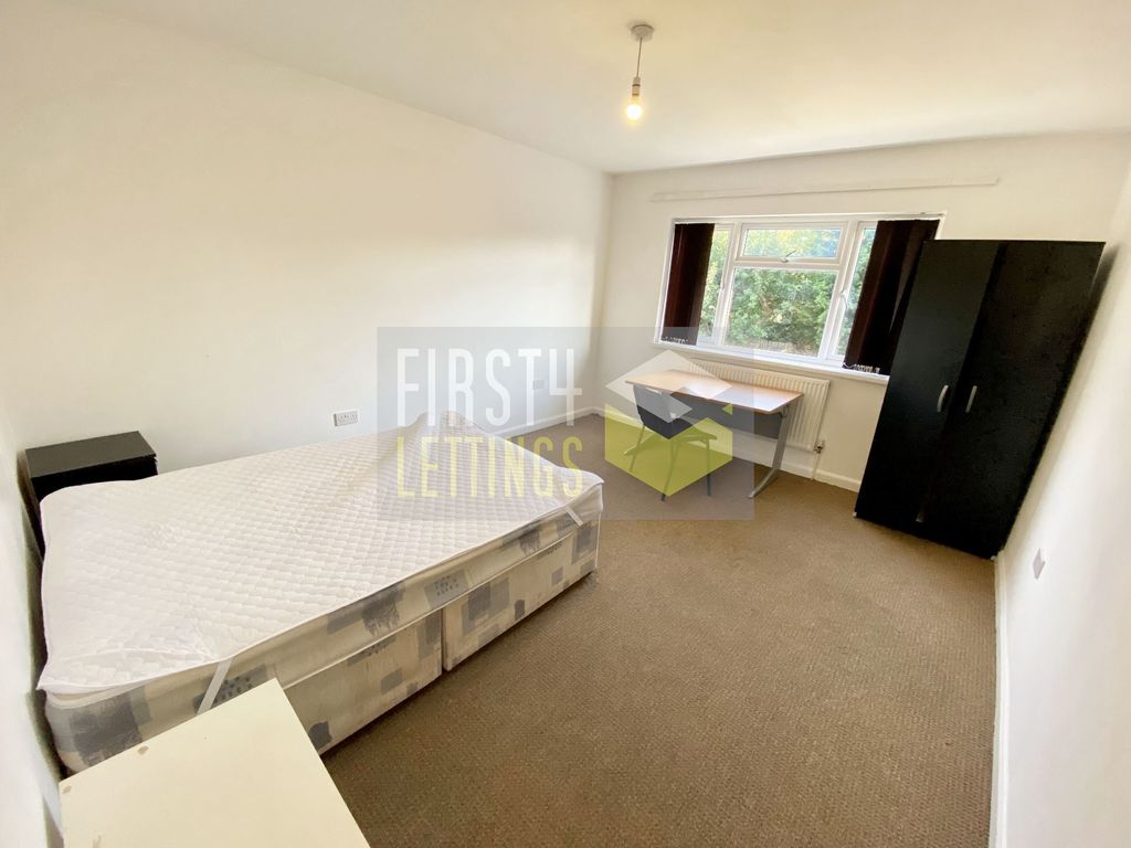 Property photo 3 of 13 Photo 4