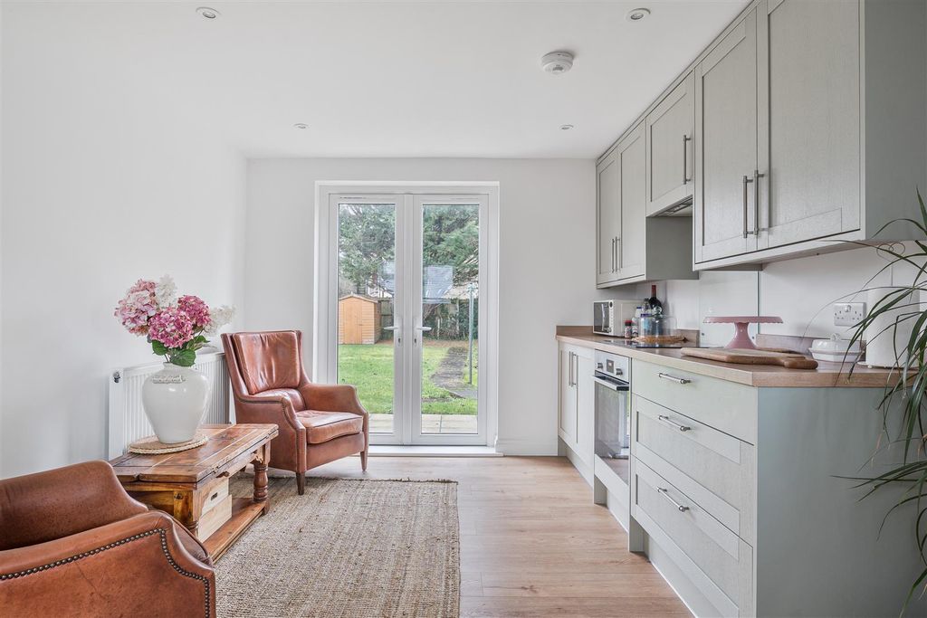 Property photo 3 of 17 1406378-11-6980756cd19c8.Jpg