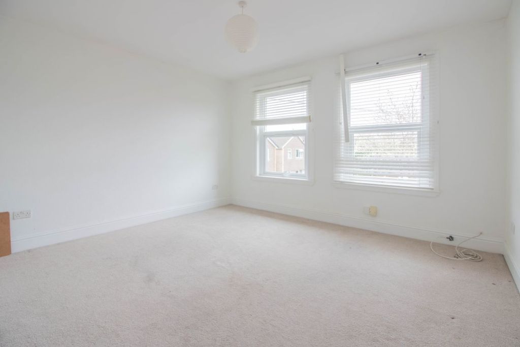 Property photo 3 of 7 Living Room Photo Flat 3 28 Trowell