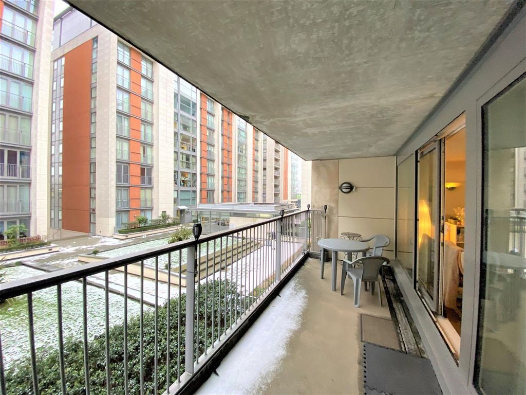 Property photo 2 of 12 Baltic Apartments E16