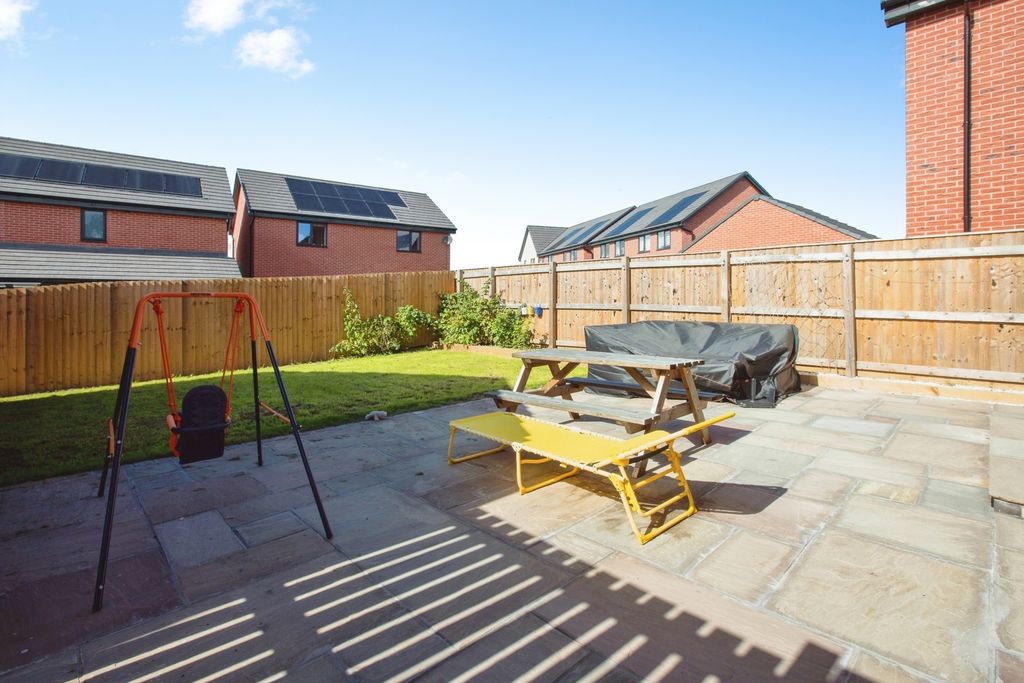 Property photo 3 of 28 Pbox-Img.Jpg