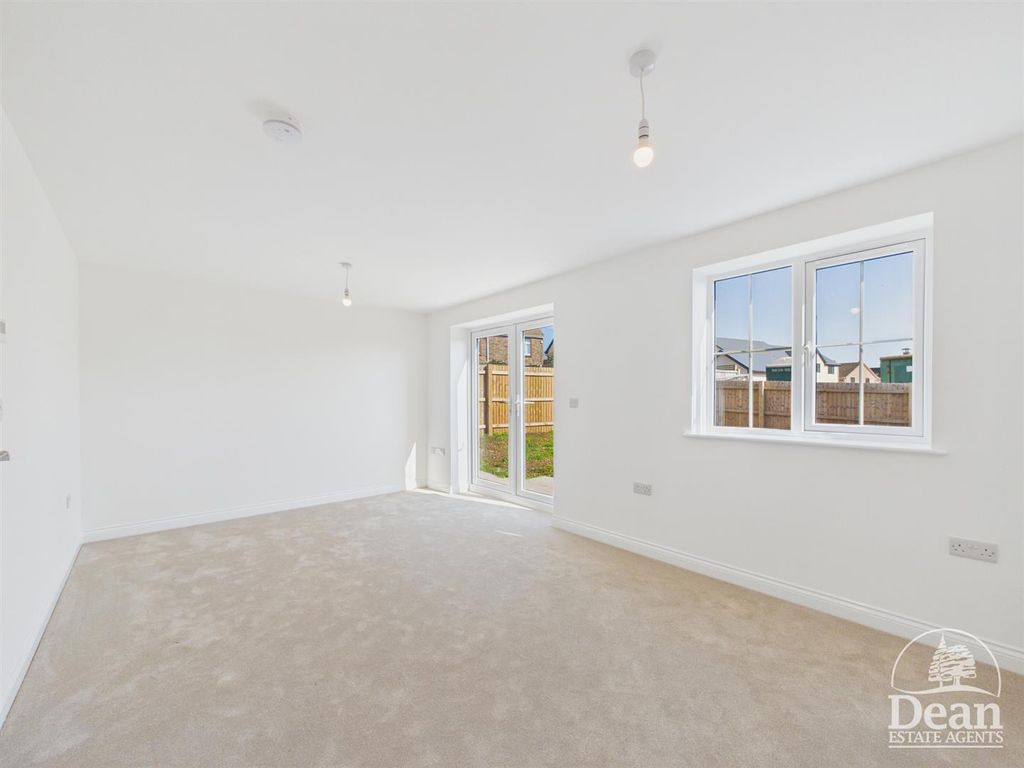 Property photo 3 of 18