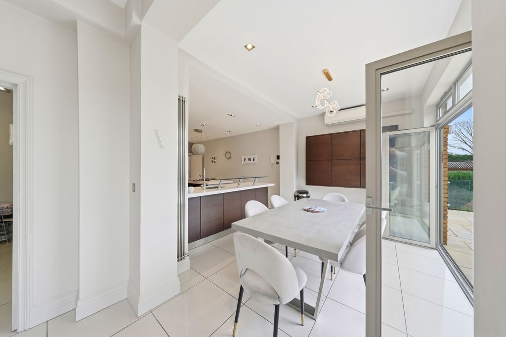 Additional image 14 of 7 bed semi-detached house for saleBroom Lane, Salford M7